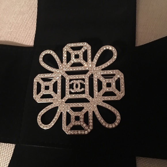 Authentic Chanel brooch - Picture 1 of 4